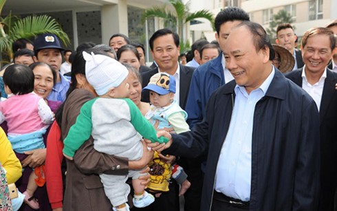 Thủ tướng Nguyễn Xuân Phúc: Tạo nhiều cơ hội cho người nghèo, người có thu nhập thấp có nhà ở - ảnh 1